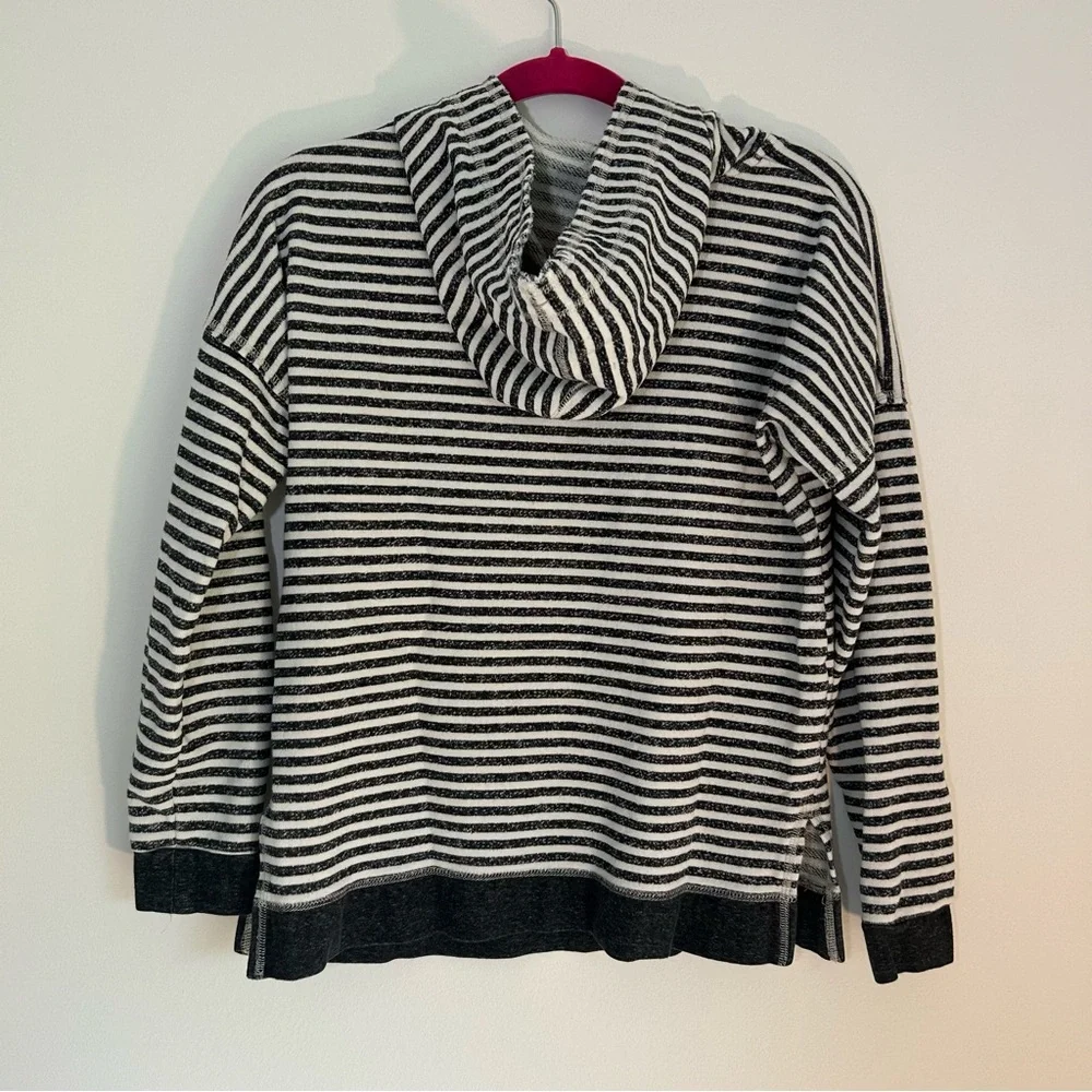 Volcom Hoodie Womens White Black Striped Pullover Long Sleeve with Pocket Size S - Picture 7 of 9
